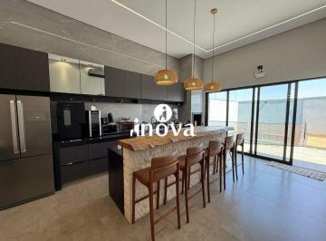 Casa · 215m² · 3 Quartos · 4 Vagas · casa com 03 quartos no bairro Jardim do Lago