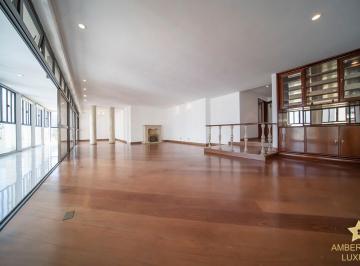 Apartamento · 215m² · 3 Quartos · 3 Vagas · Espaçoso, iluminado, entre a Av. Paulista e o Ibirapuera