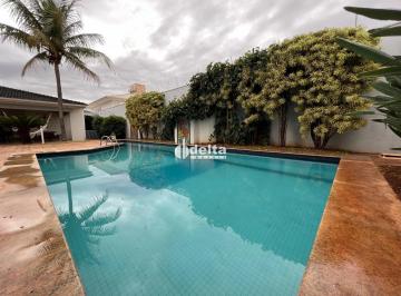 Casa · 1000m² · 5 Quartos · 5 Vagas · Casa residencial com 5 quartos disponível para venda no bairro Morada da Colina em Uberlândia-MG.