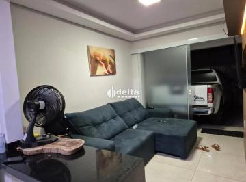 Casa · 250m² · 2 Quartos · 4 Vagas · Casa residencial com 2 quartos disponível para venda no bairro Pacaembu em Uberlândia-MG.