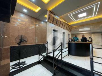 9becb8f249a3cb41b529cad7644e82069e18ee28 · Linda sala no centro