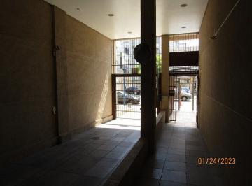 Casa · 37m² · 1 Vaga · Sala Comercial em Menino Deus