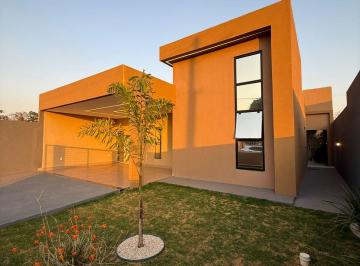 Casa de 3 quartos, Gama · CASA COM 3 QUARTOS COM SUITE E CLOSET NA PONTE ALTA NORTE