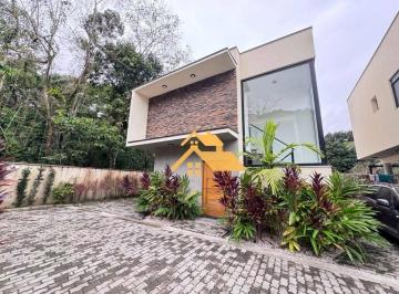 d7108eb51e9c88af63cfbef8ff5381dff60af397 · Casa em condomínio na praia de Boicucanga.  Imóvel novo, mobiliado com 3 suítes, sala de TV, jantar 