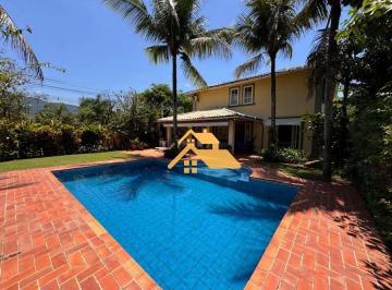 e76e234a8892aa31648db5fb98bc512028105367 · Casa Pé na Areia para Temporada no Condomínio Baleião – Praia da Baleia, 5 Suítes, Piscina Aquecida,