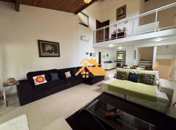 c8607982b631213f5041cb569077ce9529282583 · Conforto e Segurança em Condomínio: Casa com 3 Suítes, Espaço Gourmet e Lazer Completo