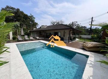 4d589ef999803e5ee0b8d325a441ea965464e02b · Charme e Exclusividade em Barra do Una: Casa Térrea com 4 Dormitórios, Piscina e Espaço para Jet Ski