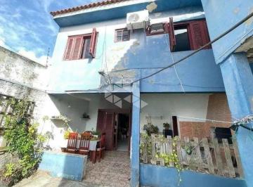 Casa · 150m² · 3 Quartos · 2 Vagas · Terreno com 3 casas, casa da frente com 3 quartos sendo uma suíte com banheira