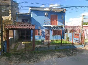 Casa · 150m² · 3 Quartos · 2 Vagas · Terreno com 3 casas, casa da frente com 3 quartos sendo uma suíte com banheira