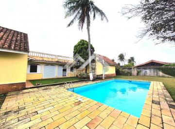 Casa · 191m² · 3 Quartos · 4 Vagas · Casa exclusiva com Jardim Amplo, Piscina e Área de Lazer Completa em Peruíbe
