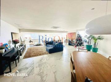 Apartamento · 300m² · 4 Quartos · 2 Vagas · Atlântico Sul – Apartamento Frente Mar Reformado.