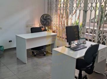 Casa · 250m² · 2 Quartos · 2 Vagas · Casa no Campo Belo com 3 dormitórios, escritório e quintal com churrasqueira