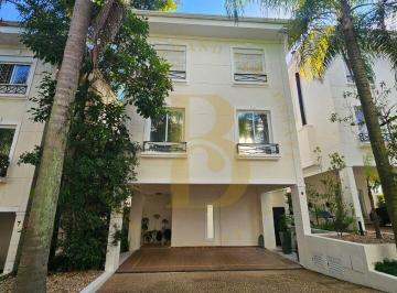 Casa · 350m² · 3 Quartos · 2 Vagas · Casa reformada em condomínio á venda de 350m², com 03 suítes e 02 vagas no Morumbi SP