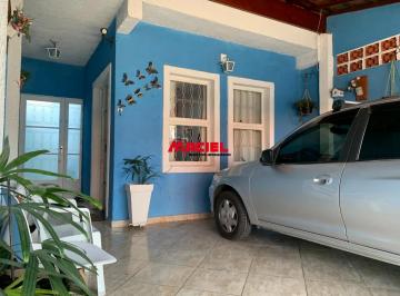Casa · 137m² · 4 Quartos · 2 Vagas · Sobrado Espaçoso e Versátil no Jardim Itapoã - Aceita Troca e Financiamento!