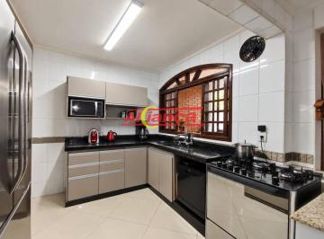Casa · 220m² · 3 Quartos · 1 Vaga · Casa Térrea 220m², com 3 quartos e 1 suíte à venda na Vila Augusta