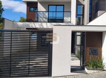 Casa · 279m² · 3 Quartos · 4 Vagas · Sobrado Alto Padrão com Piscina no Bairro Velha em Blumenau