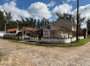 Casa · 140m² · 4 Quartos · 1 Vaga · Casa de Alvenaria + casa de madeira