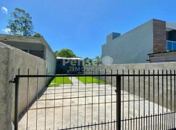 Casa · 15m² · 1 Quarto · 2 Vagas · Viva a Essência do Rio Vermelho: Estúdio Aconchegante com Amplo Pátio Ensolarado em Florianópolis!
