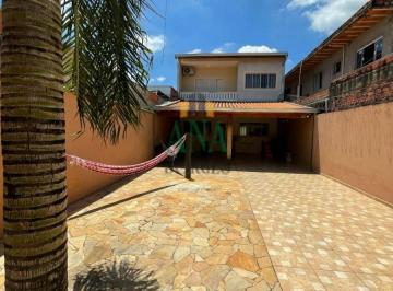 Casa · 2 Quartos · Casa sendo sobrado no jardim Itália - Éden