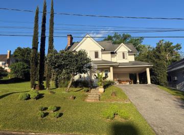 Casa · 224m² · 3 Quartos · 2 Vagas · Casa mobiliada de alto padrão com suíte e área gourmet no Reserva dos Pássaros
