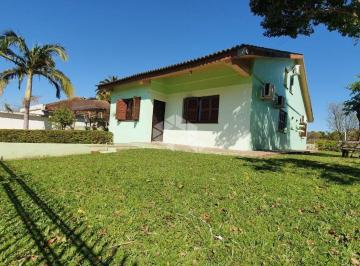 Casa · 173m² · 3 Quartos · 2 Vagas · Casa com 3 dormitórios e pátio amplo