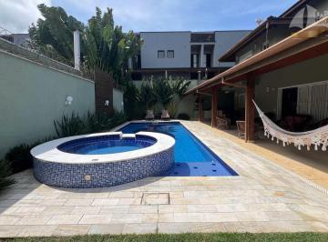 Casa · 350m² · 5 Quartos · 6 Vagas · Casa fora de condomínio disponível para venda, em Juquehy.