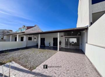 Casa · 150m² · 3 Quartos · 5 Vagas · Casa na quadra do mar com 03 quartos em Matinhos