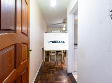 Apartamento · 58m² · 3 Quartos · Apartamento térreo com pátio privativo no coração do Menino Deus, 2 dormitórios.