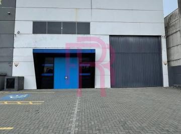 Comercial · 260m² · Galpão com mezanino para locação anual em Balneário Camboriú.