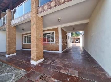 Casa · 232m² · 5 Quartos · 10 Vagas · Sobrado com 5 quartos para venda no Centro, Caraguatatuba - SP.
