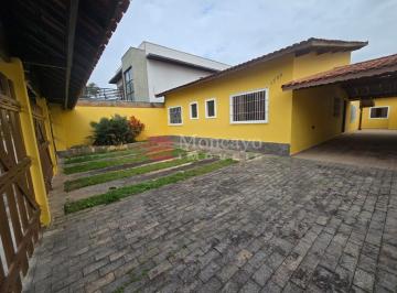 Casa · 216m² · 3 Quartos · 5 Vagas · Casa de esquina com 216m² no Jardim Britânia — pé direito alto, potencial de valorização, a 150m do