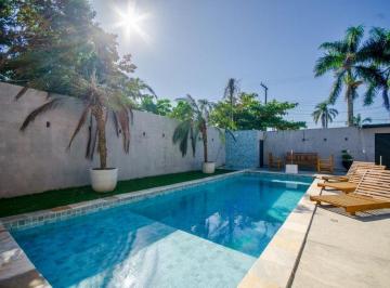 Casa · 287m² · 5 Quartos · 4 Vagas · Casa mobiliada à beira-mar em Guarujá - Balneário Praia do Pernambuco, com vista para o mar