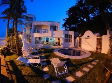 Casa · 400m² · 5 Quartos · 2 Vagas · Casa Beira Mar à Venda no Jardim Belmar em Guarujá
