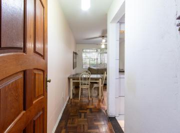 Apartamento · 58m² · 3 Quartos · Apartamento térreo com pátio privativo no coração do Menino Deus, 2 dormitórios.