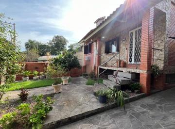 Casa · 320m² · 4 Quartos · 2 Vagas · Casa com 4 quartos e 2 lareiras no bairro Belém Velho
