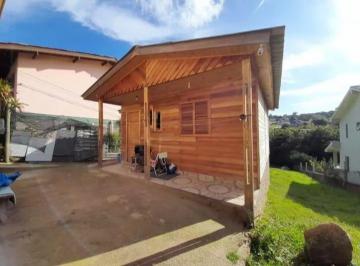 Terreno · 823m² · Terreno com 2 casas pré-fabricadas recém-construídas