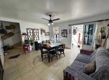 Casa · 210m² · 5 Quartos · 1 Vaga · Sobrado no Macuco, Santos para venda