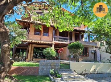 Casa · 450m² · 5 Quartos · 2 Vagas · Casa na Orlando Gomes, em condomínio fechado, com 5 suítes, casa solta, com área de lazer.