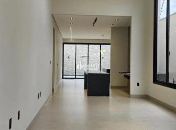 Casa · 286m² · 3 Quartos · 4 Vagas · Casa residencial com 3 quartos disponível para venda no bairro Grand Ville em Uberlândia-MG.