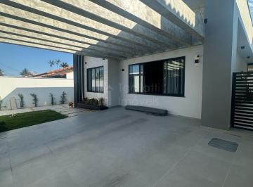 Casa · 200m² · 4 Quartos · 2 Vagas · Casa Alto Padrão em Centro Araruama, porteira fechada !