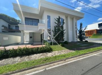 Casa · 234m² · 3 Quartos · 2 Vagas · Viva o requinte neoclássico no Quinte Essence - Casa de esquina com 3 suítes, 234m² privativos e laz