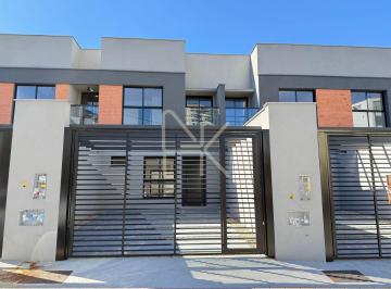 Casa · 135m² · 3 Quartos · 2 Vagas · Sobrado com Arquitetura Moderna à Venda no Atiradores, 3 quartos (1 suite) 135m2, 2 vagas – Joinvill