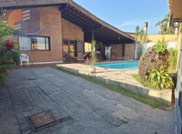 Casa · 240m² · 6 Quartos · 6 Vagas · Casa Térrea 4 suítes + Edícula com 02 Dorms Apenas 400 metros do mar!