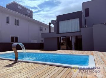 Casa · 250m² · 3 Quartos · 3 Vagas · Casa em Daniela - aluguel temporada - Florianópolis – SC