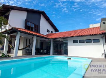 Casa · 190m² · 4 Quartos · 2 Vagas · Casa com Piscina em Daniela - temporada - Florianópolis–SC
