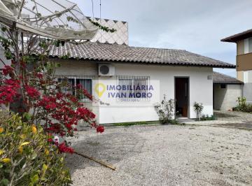 Casa · 3 Quartos · 3 Vagas · Casa em Daniela - aluguel temporada - Florianópolis – SC