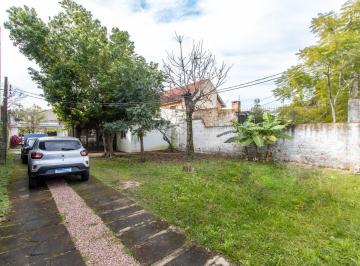Casa · 100m² · 3 Quartos · 4 Vagas · Terreno medindo 11 X 39,66 com 2 casas de alvenaria - Bairro Guarujá