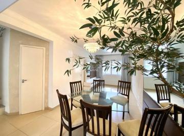 Sala para dois ambientes · Sobrado à venda no Neoville em Curitiba