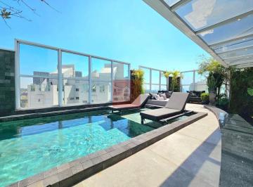 Apartamento · 305m² · 4 Quartos · 3 Vagas · Cobertura à Venda com Piscina e Vista da Cidade.