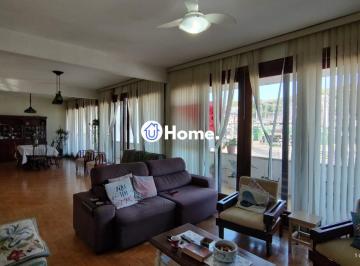 Apartamento · 251m² · 4 Quartos · Apartamento de 4 dormitórios, 2 suítes, living amplo e arejado com sacada.